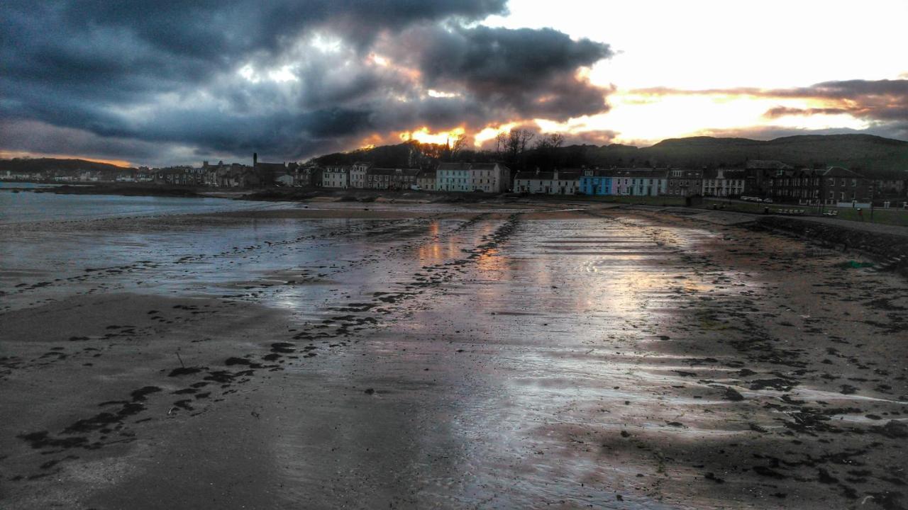 Beside The Bay Appartement Millport Buitenkant foto
